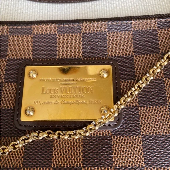 Louis Vuitton Eva Clutch in Ebene Damier